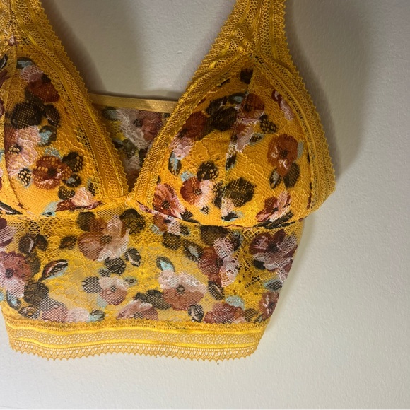 🔥 Rose + Vine | Crop Top - Picture 2 of 3